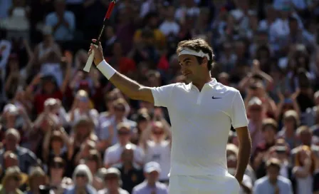 Federer hace historia en Wimbledon tras épica remontada