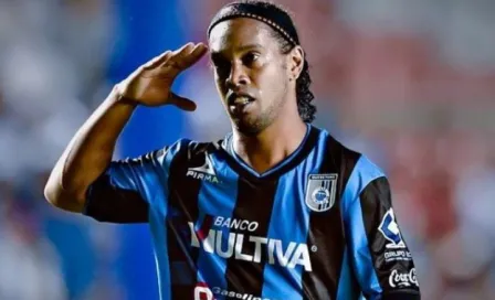 Ronaldinho dedica felicitación a Gallos por su aniversario