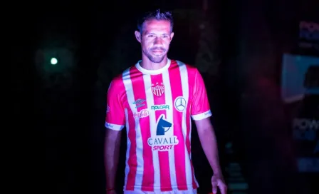 Necaxa presenta nuevo uniforme en su regreso a Primera