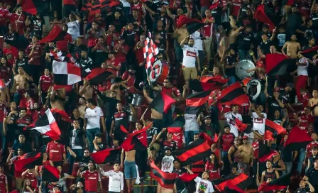 Aficionados le dan sabor al "eeeh pu..." en el Xolos-Monarcas