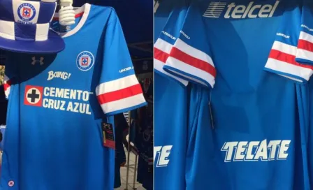   Falsa playera de Cruz Azul, a la venta en el Estadio Victoria