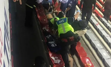 Aficionados caen desde 7 metros en el estadio Corregidora