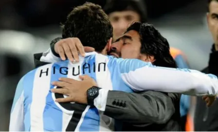 Maradona, dolido de que Higuaín pueda jugar en la Juventus