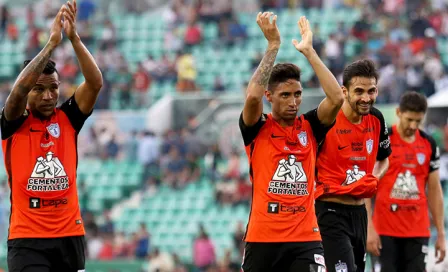 Pachuca se amarra en la cima al vencer a un impreciso Jaguar