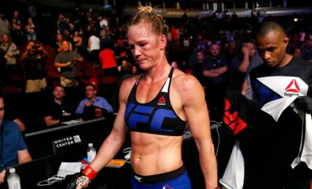 Holm deja ver los golpes que se llevó contra Shevchenko