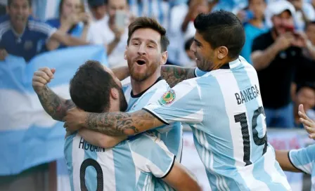 Messi 'no le hace el feo' a la playera de Argentina 