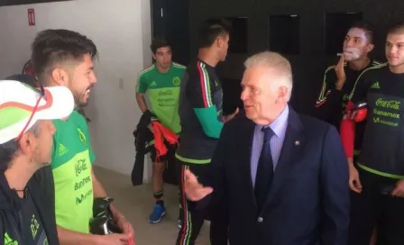 Carlos Padilla visita concentración de la Selección Olímpica 