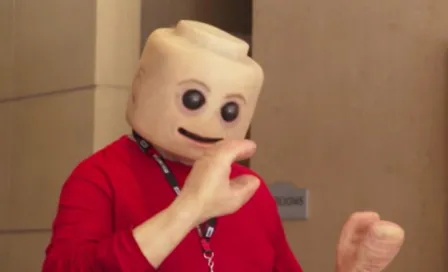 Lego humano causa terror en la Comic-Con de San Diego