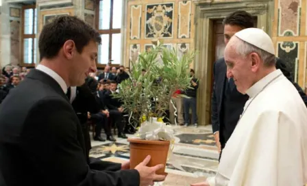 Papa Francisco prefiere a Messi, sobre Maradona y Pelé