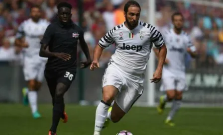 Higuaín, con aparente sobrepeso en debut con la Juve