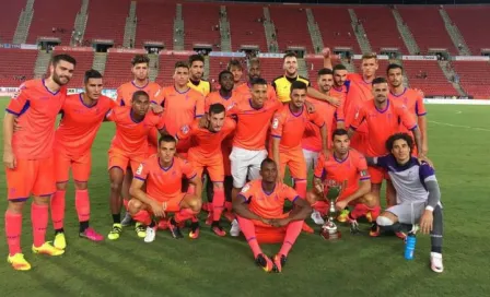 Ochoa y Granada ganan trofeo con playeras prestadas