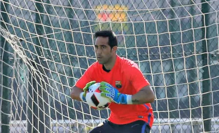 Claudio Bravo negociaría su salida del Barcelona