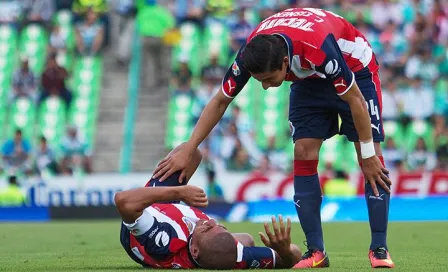 Carlos Salcido se perderá Clásico Nacional por lesión 