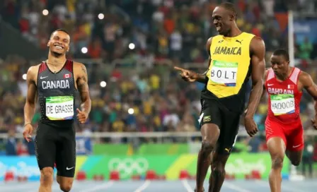 Usain Bolt avanza riendo a la Final de 200m