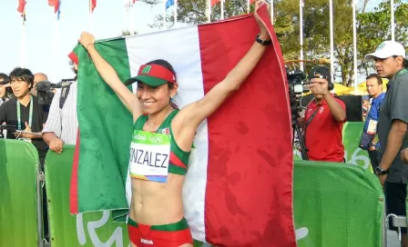 México celebra la medalla de plata de Lupita González