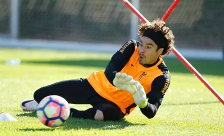 Ochoa inicia su era en el Granada con un empate