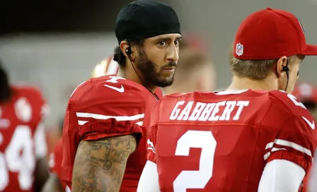 Kaepernick permanecerá sentado durante himno de EU