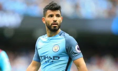 Agüero, suspendido para el derbi contra Manchester United