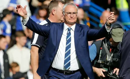 Ranieri felicita a vecinos durante su boda 