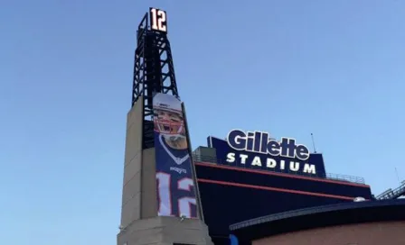 Patriotas colocan imagen gigante de Brady en su estadio