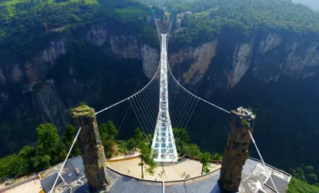 Puente de cristal en China, cerrado por sobredemanda