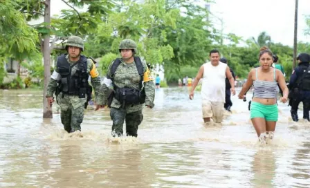 Río se desborda en Guerrero y deja 150 personas atrapadas