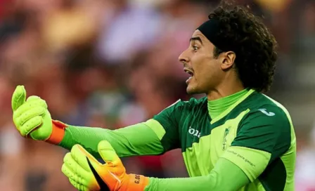 Memo Ochoa, portero con errores increíbles