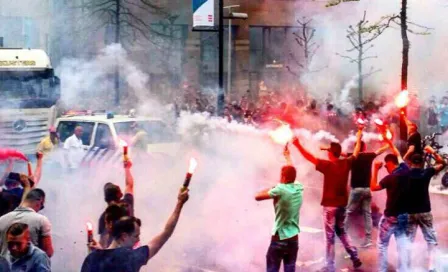 Fans del PSV no dejan dormir al Atleti con fuegos artificiales