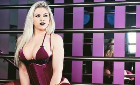 Candidata a Miss Bum Bum invade cancha en Brasil