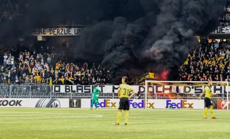 Fans del Young Boys queman banderas como protesta