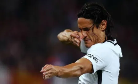 Cavani anota cuatro goles en 45 minutos