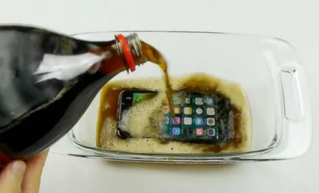 iPhone 7, intacto tras ser congelado con refresco 