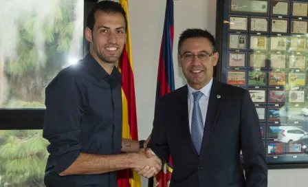 Busquets renueva con Barcelona hasta 2021