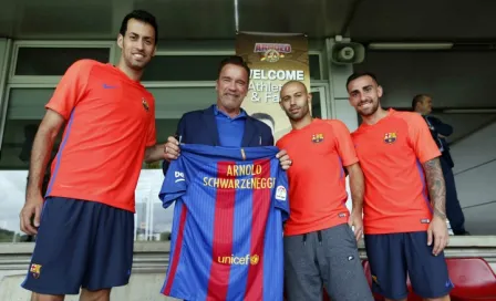 Schwarzenegger visita entrenamiento del Barcelona