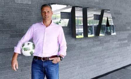 FIFA concreta fichaje de Marco Van Basten 