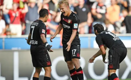  Chicharito continúa en plan goleador con el Bayer