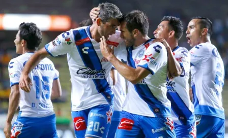 Puebla remonta al Morelia con triplete de Navarro