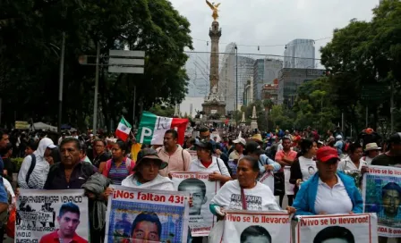 Miles marchan al Zócalo a dos años de Ayotzinapa