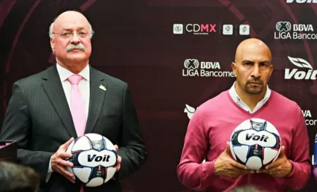 Liga MX presenta balón contra cáncer de mama y próstata