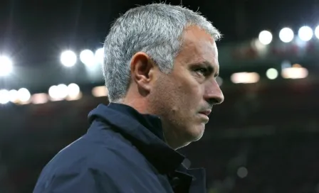 Mourinho explota contra sus asistentes en Europa League