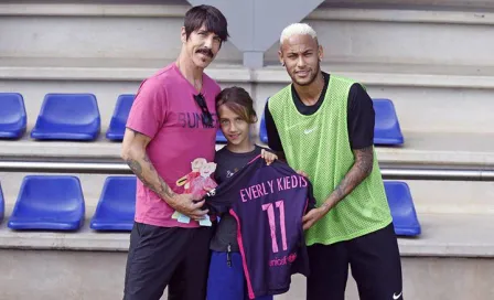 Vocalista de Red Hot Chili Peppers convive con Neymar