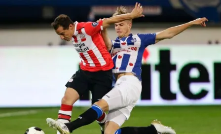 Guardado sale lesionado en empate del PSV