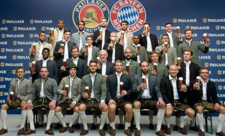 Bayern Munich disfruta de su tradicional visita al Oktoberfest