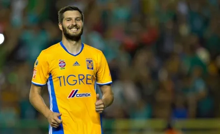 Perico canta “Bomboro Gignac, Gignac”