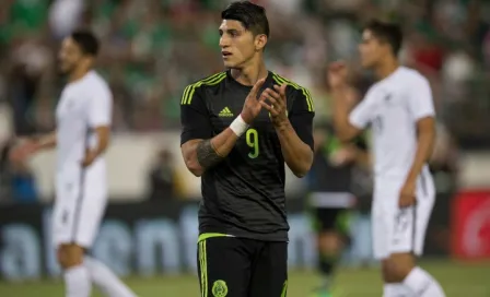 Pulido no entrena con el Tri por molestia en la rodilla