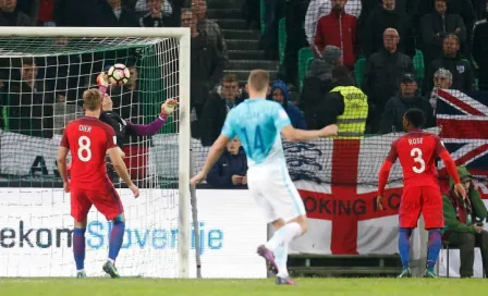 Joe Hart salva a Inglaterra de caer frente a Eslovenia