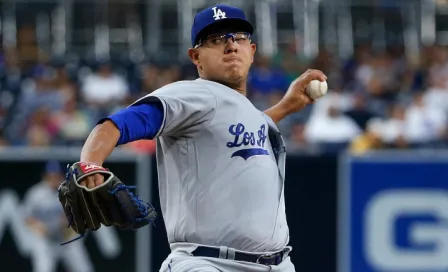 Urías, pitcher más joven en ganar juego de Playoffs en MLB