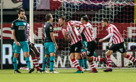 PSV de Guardado y Moreno, eliminado de Copa tras goleada