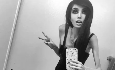 Youtuber perdería canal por 'inducir' a la anorexia