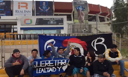 Afición de Gallos acampa por boletos para Final de Copa